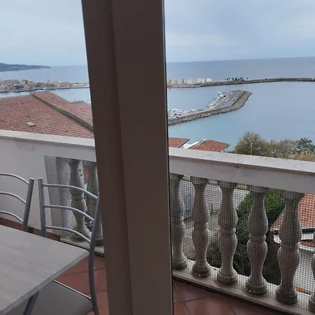 Con Vista Sul Porto Lägenhet