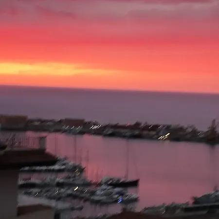 Con Vista Sul Porto Lägenhet Longbardi